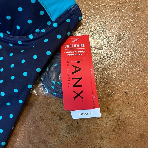 NWT Spanx bathing suit top. Size 6. Teal and navy. - Picture 3 of 8